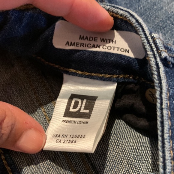 DL1961 Azalea relaxed Distressed blue jeans-size 31 - Picture 5 of 8